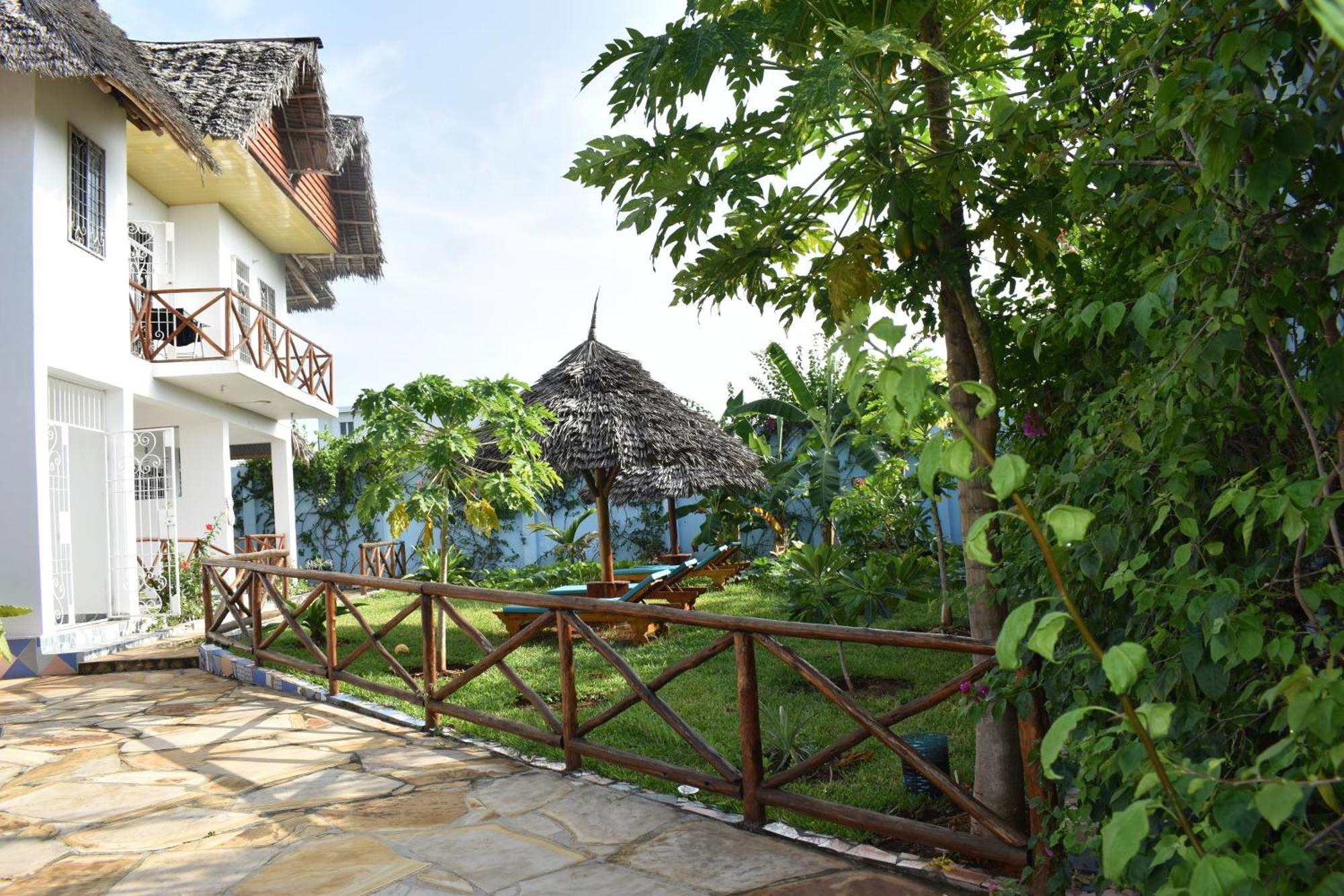 Bed and Breakfast Pineapple House Nungwi Exterior foto