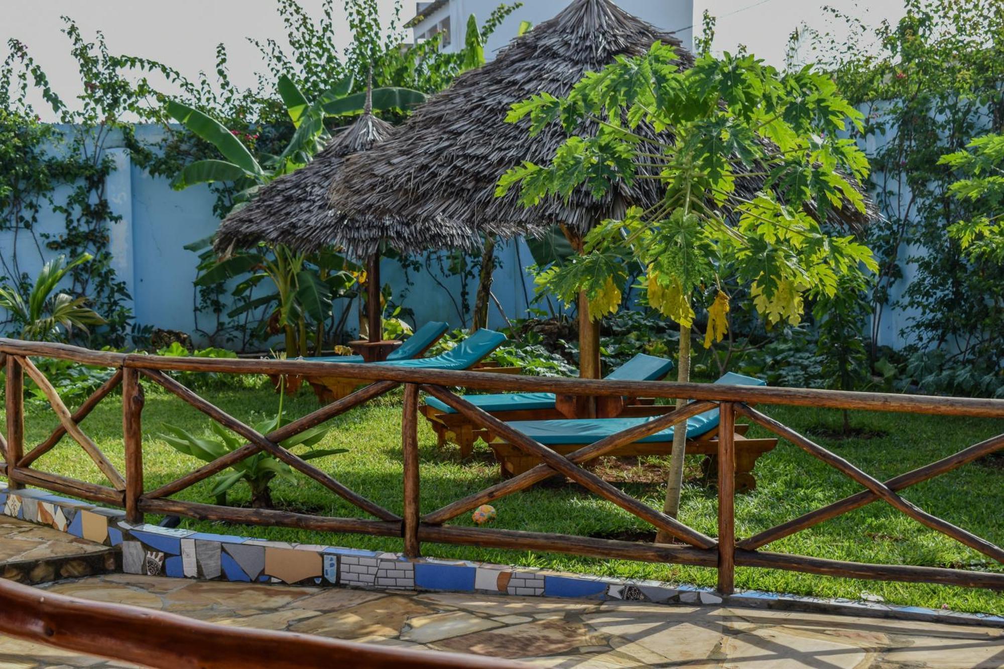 Bed and Breakfast Pineapple House Nungwi Exterior foto