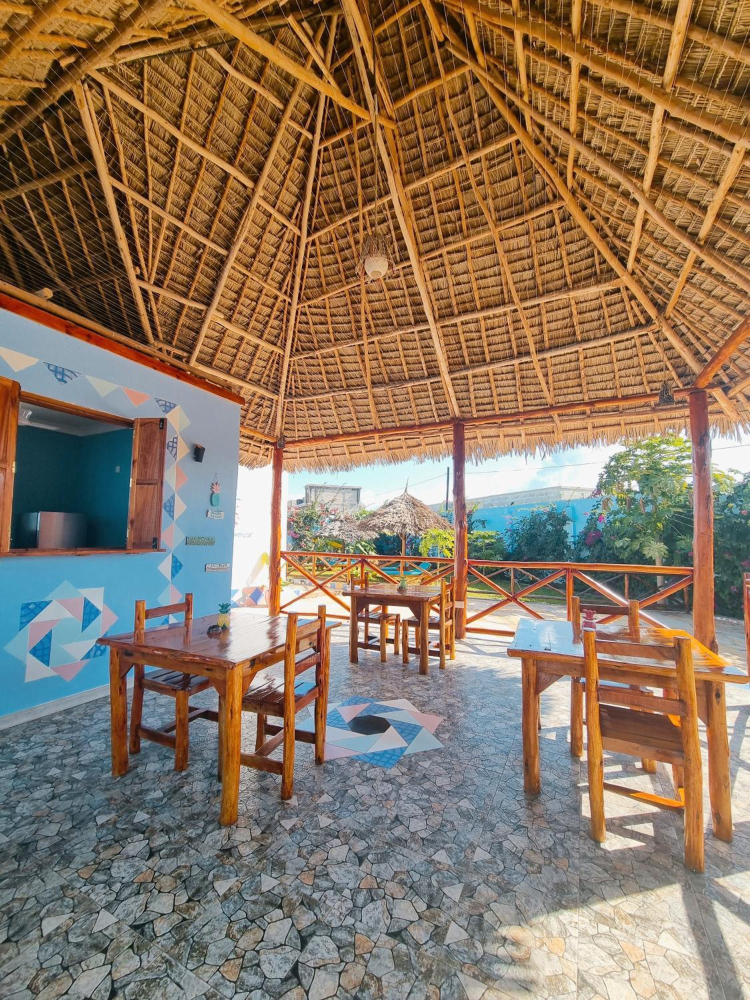 Bed and Breakfast Pineapple House Nungwi Exterior foto